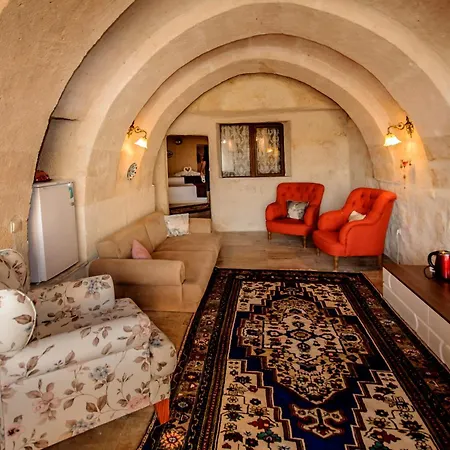 Nessa Cave غوريمِيه