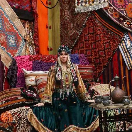 Nessa Cave غوريمِيه